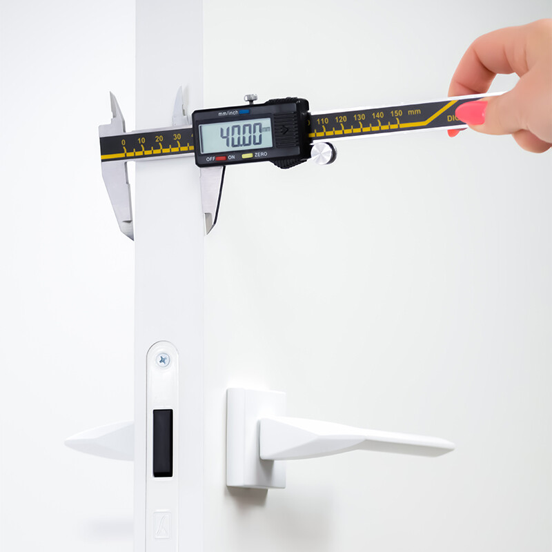 PEIDETUD RAAMIGA UKS PVC'40 MUSTVALGE