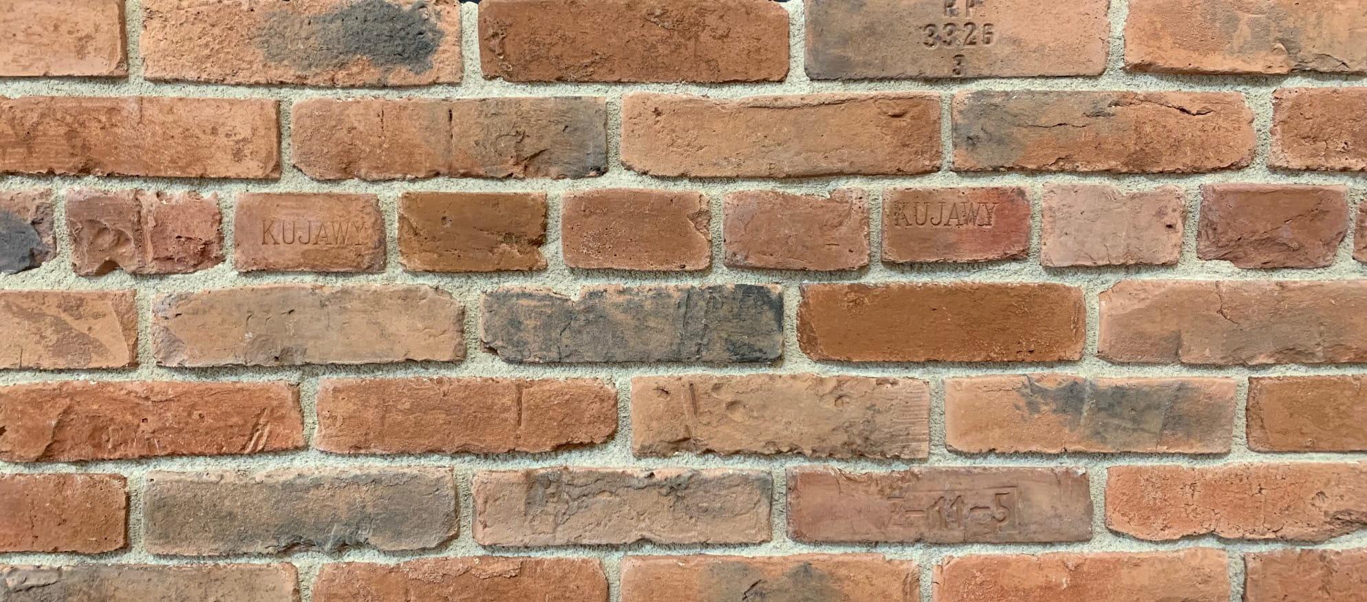 Ajalooliste hoonete telliskiviplaadid seinale