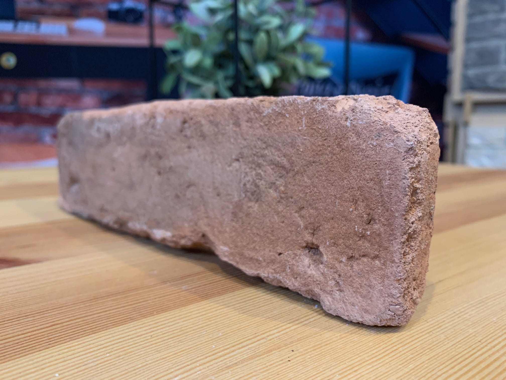 Ajalooliste hoonete telliskiviplaadid seinale