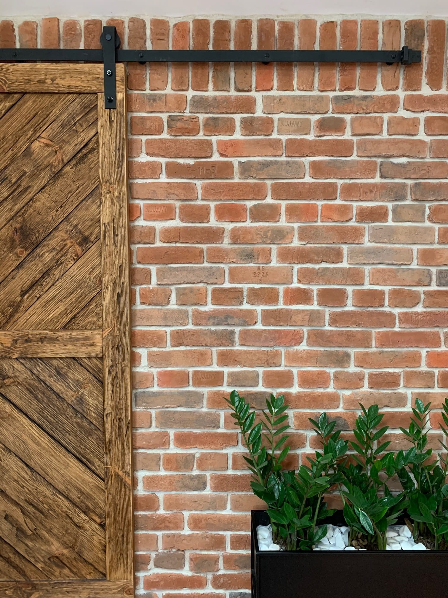 Ajalooliste hoonete telliskiviplaadid seinale