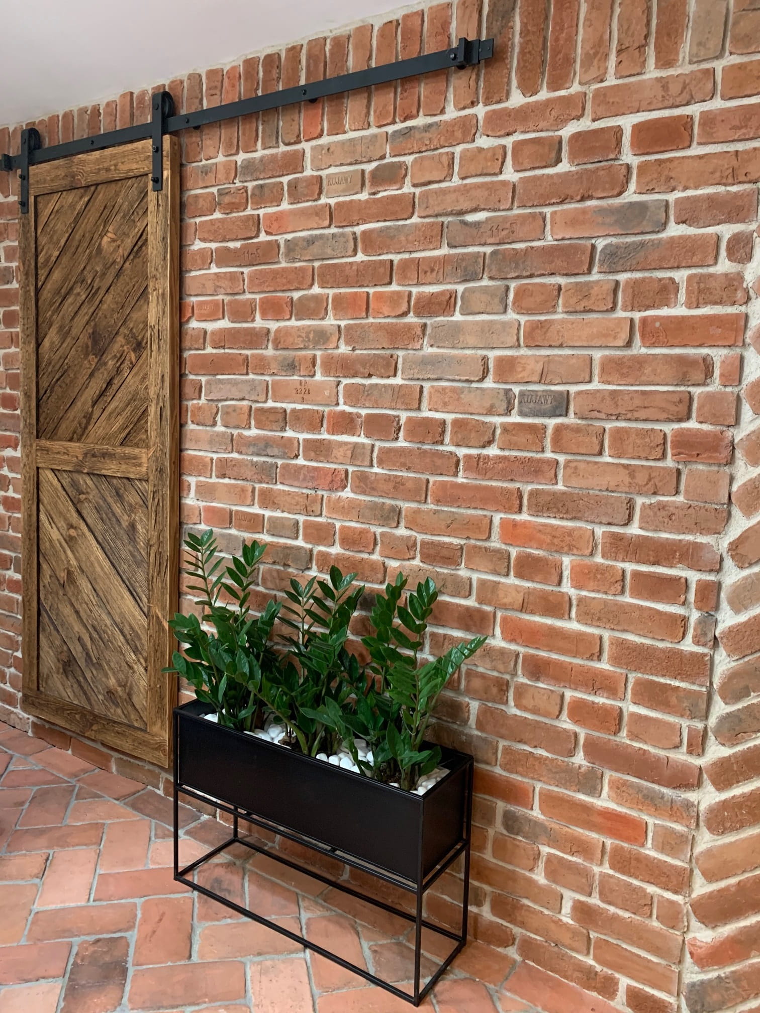 Ajalooliste hoonete telliskiviplaadid seinale