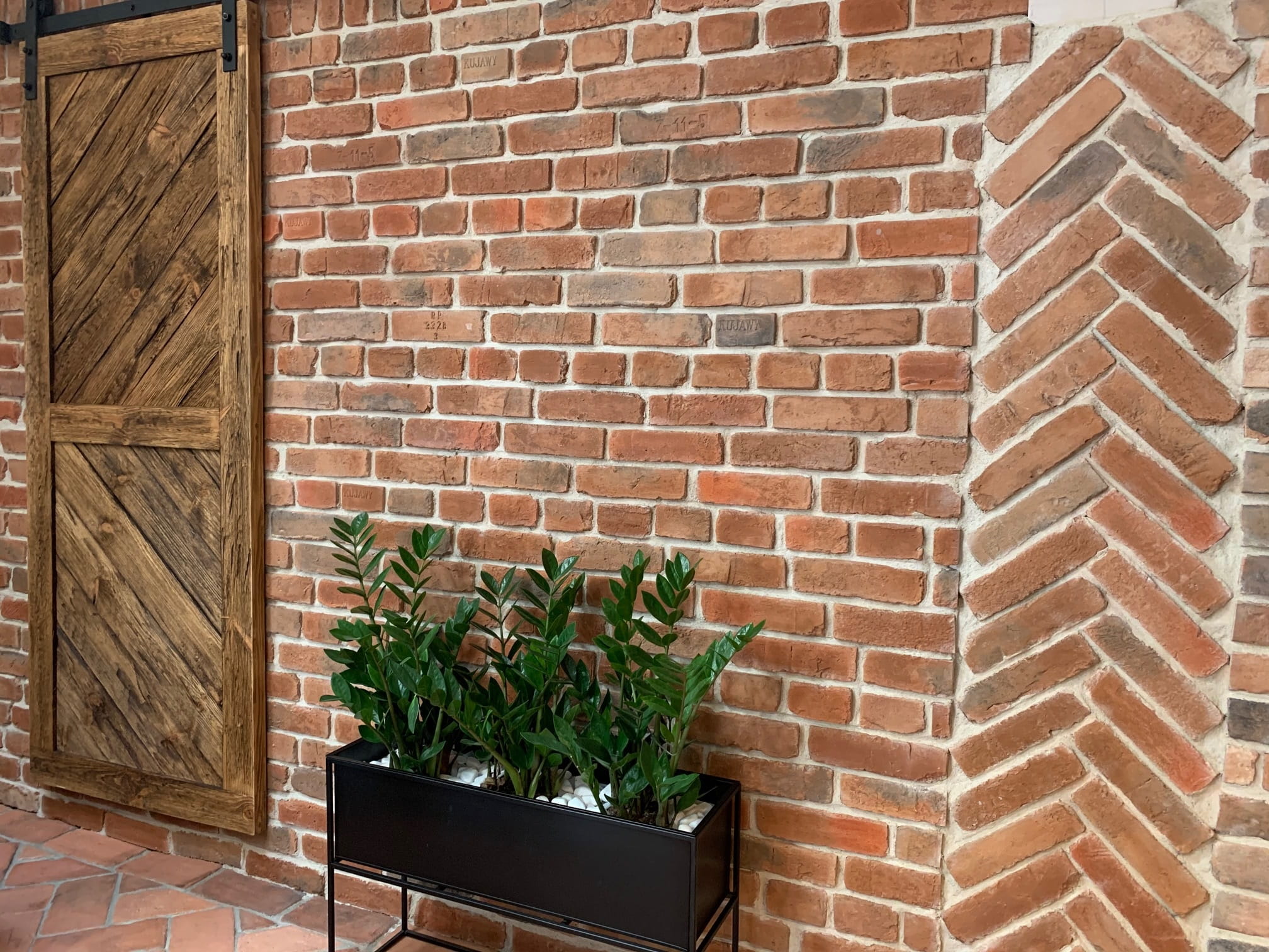 Ajalooliste hoonete telliskiviplaadid seinale