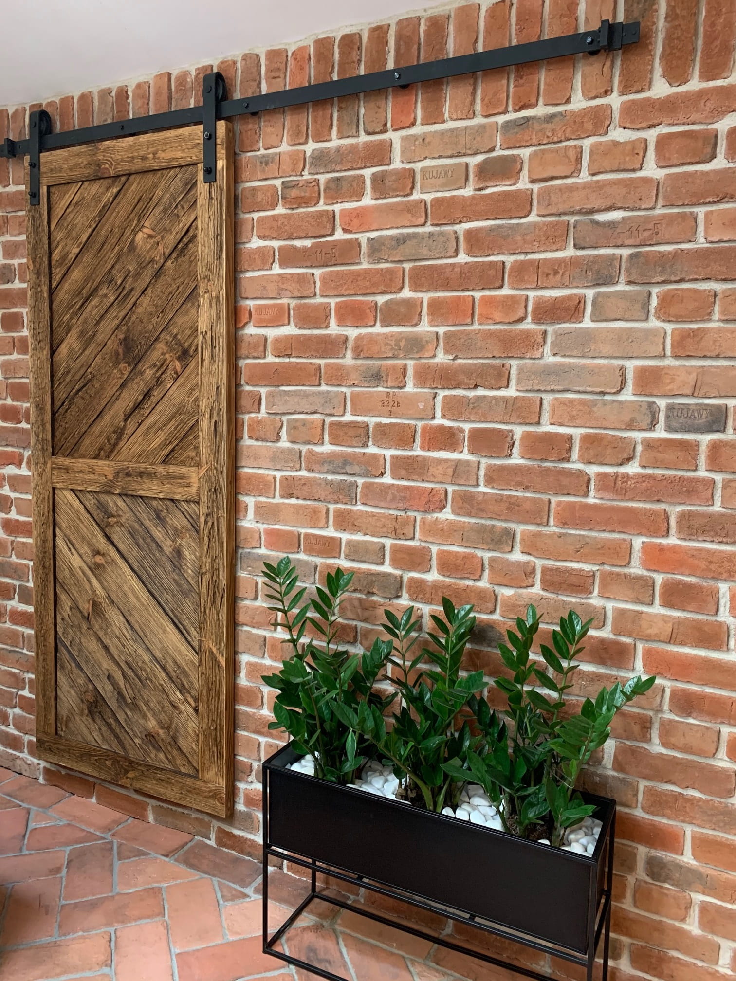 Ajalooliste hoonete telliskiviplaadid seinale