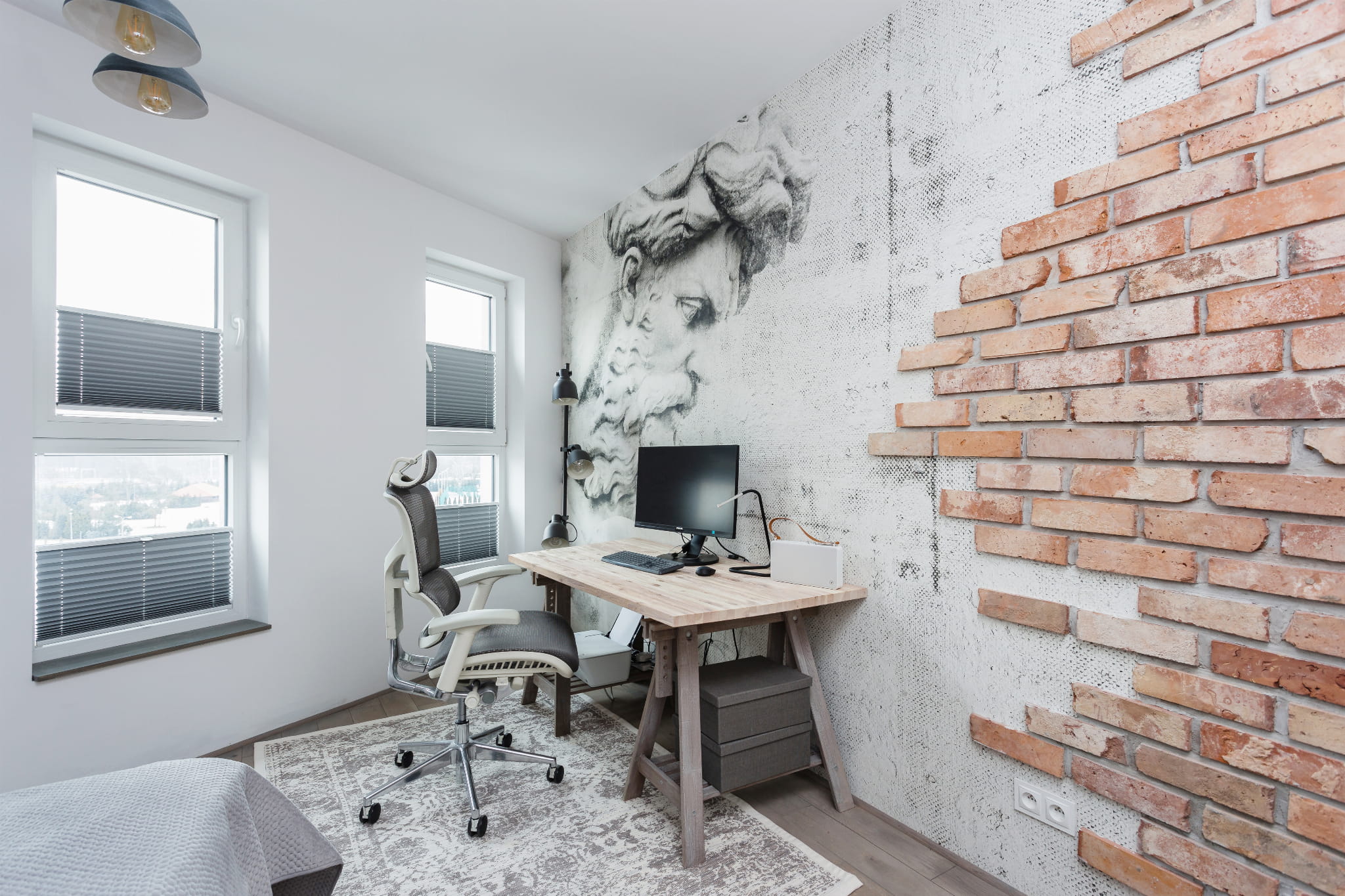 Moderne stiliseeritud telliskiviplaadid seinal Toruńi