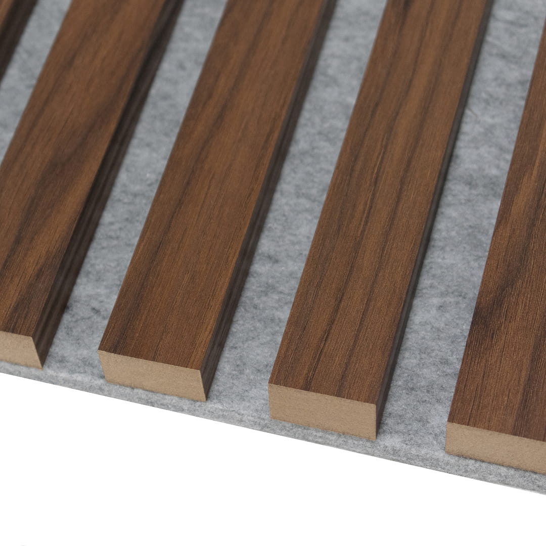 Hallil paneelil Klassikaline pähkel