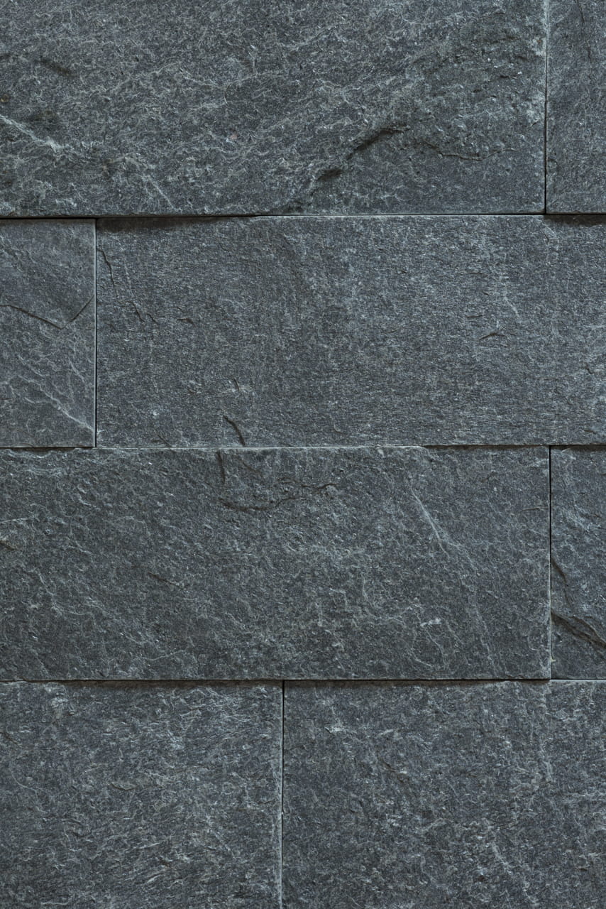 Dekoratiivkivi Kiltkivi must fassaadi jaoks