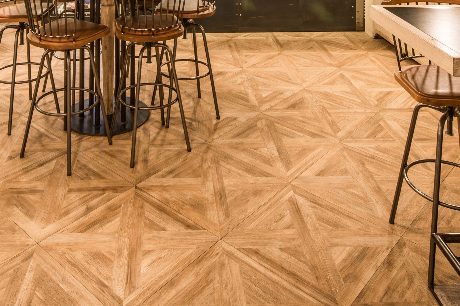 Eritellimuse põrandapaneelid tamm moodulparkett 21 eri kujundust Eritellimuse põrandapaneelid tamm moodulparkett 21 eri kujundust