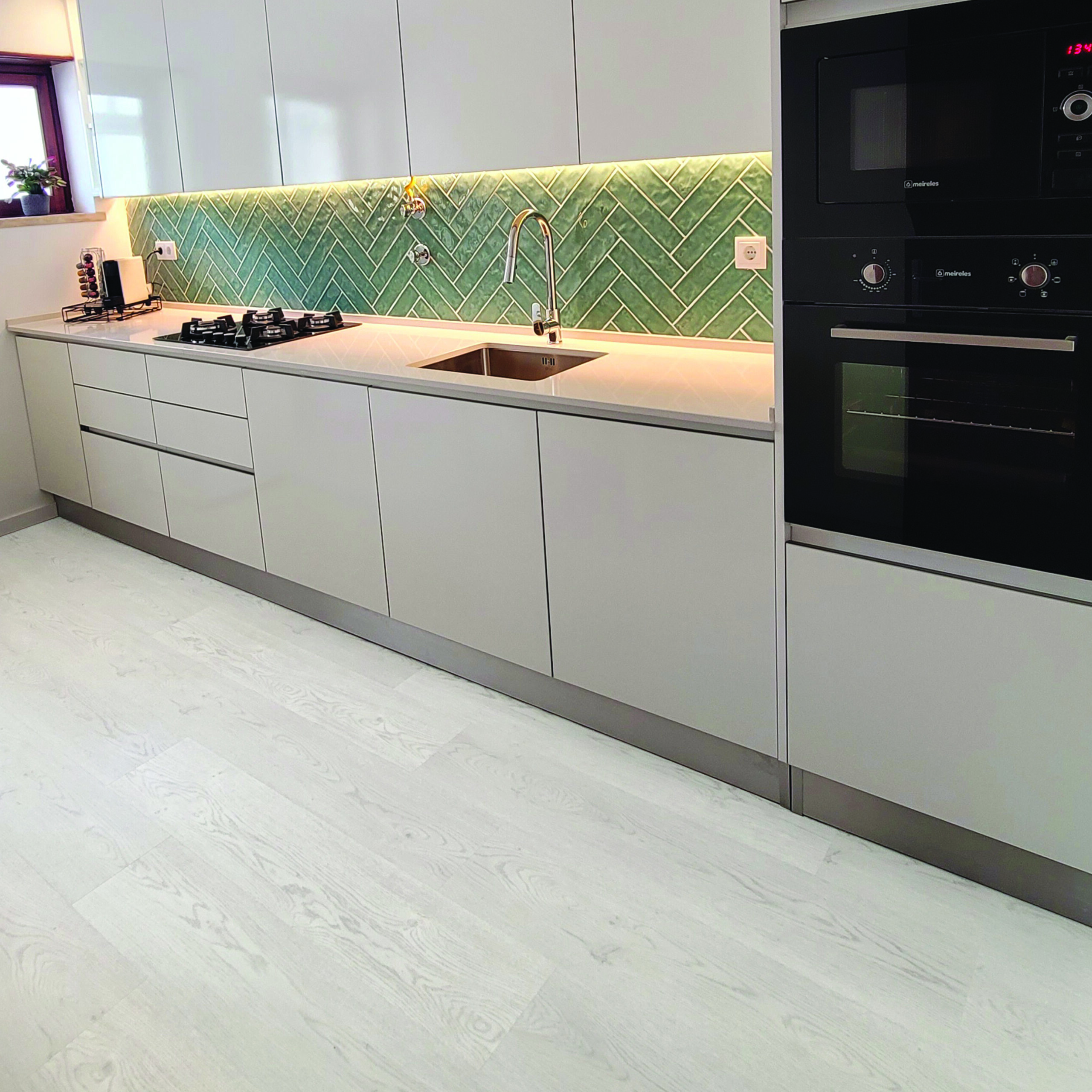 Prome liimitav vinüülparkett Pilves jõe tamm 1219 x 229 x 2,5mm